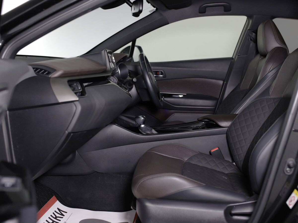 Toyota C-HR 2018 - фото автомобиля