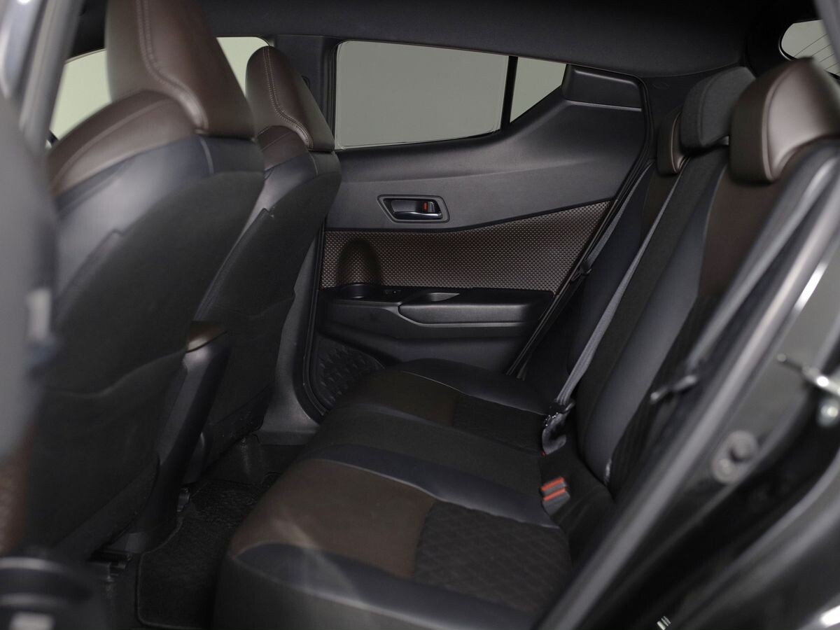 Toyota C-HR 2018 - фото автомобиля