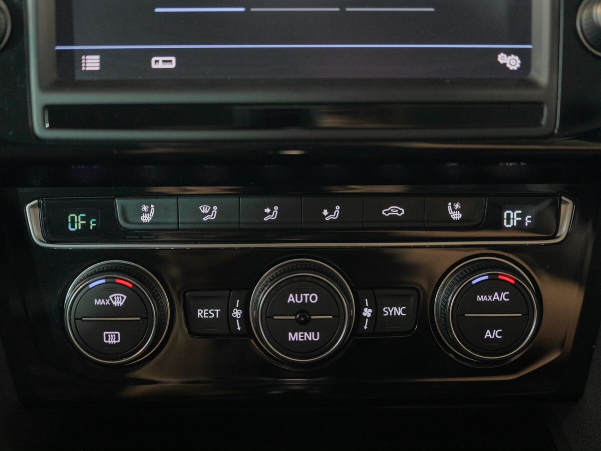 Volkswagen Passat Pro 2015 - фото автомобиля