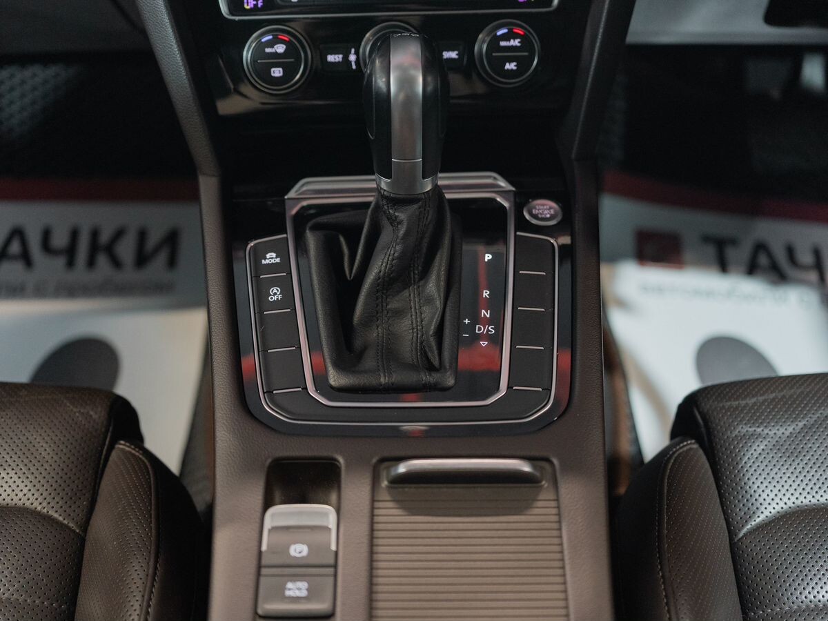 Volkswagen Passat Pro 2015 - фото автомобиля