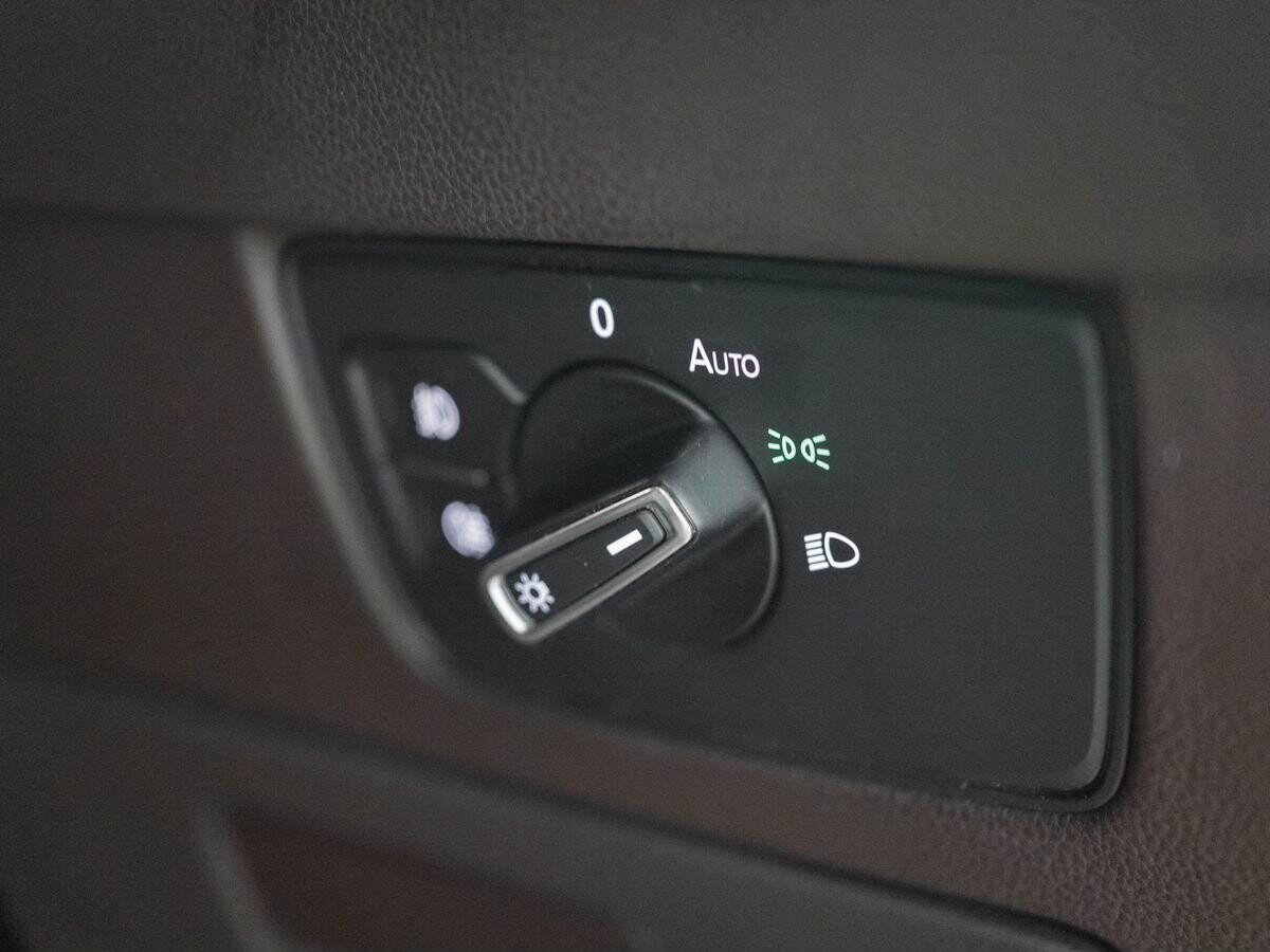 Volkswagen Passat Pro 2015 - фото автомобиля