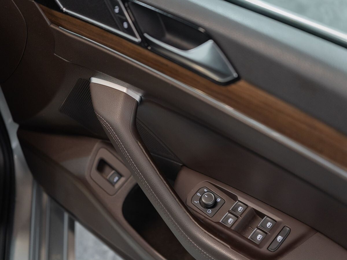 Volkswagen Passat Pro 2015 - фото автомобиля