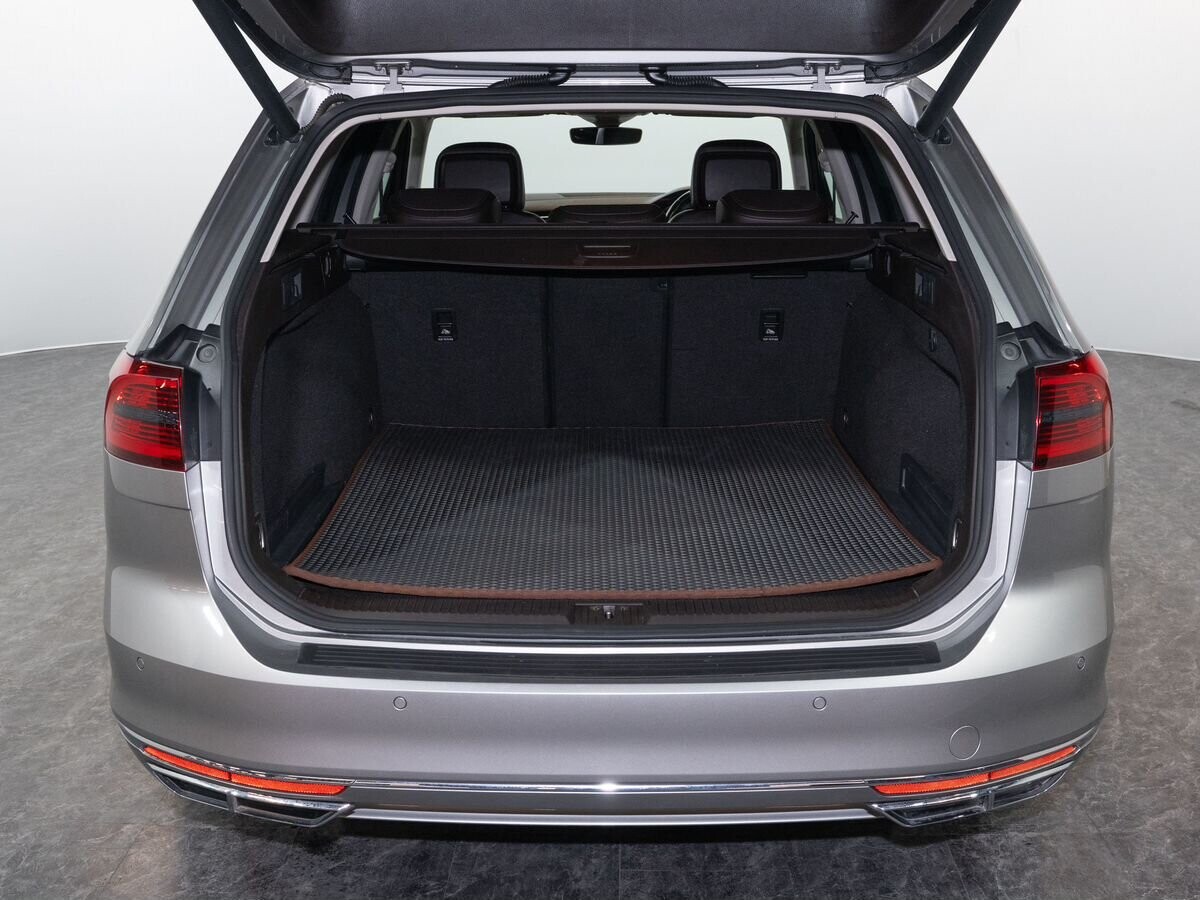 Volkswagen Passat Pro 2015 - фото автомобиля