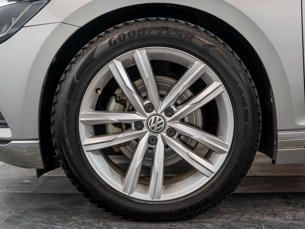 Volkswagen Passat Pro 2015 - фото автомобиля