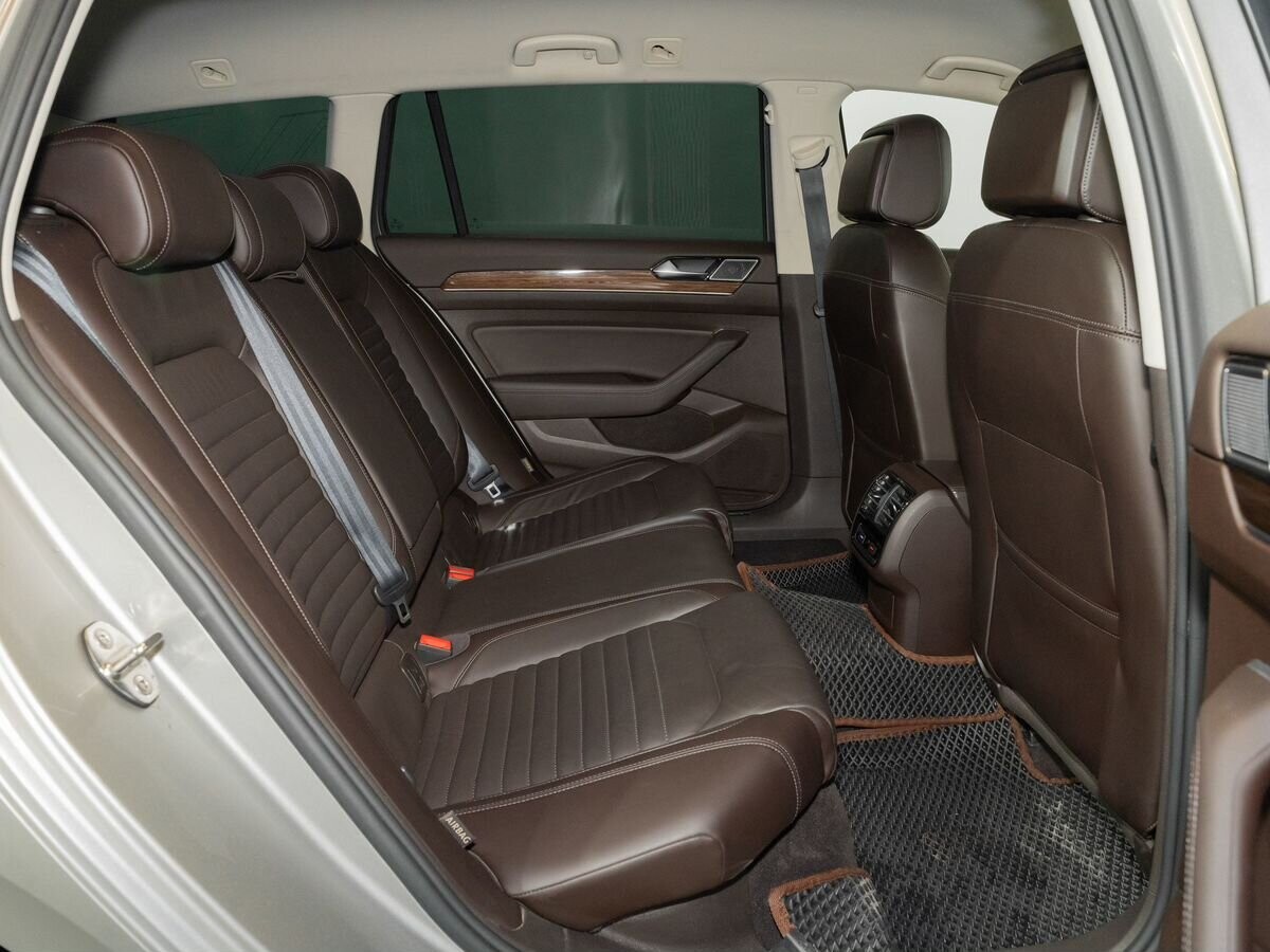 Volkswagen Passat Pro 2015 - фото автомобиля