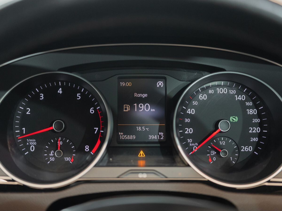 Volkswagen Passat Pro 2015 - фото автомобиля