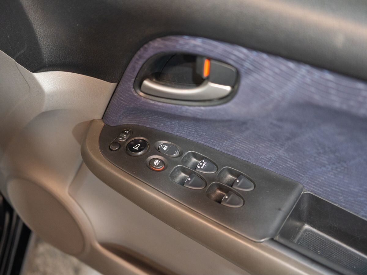 Honda Stream 2010 - фото автомобиля