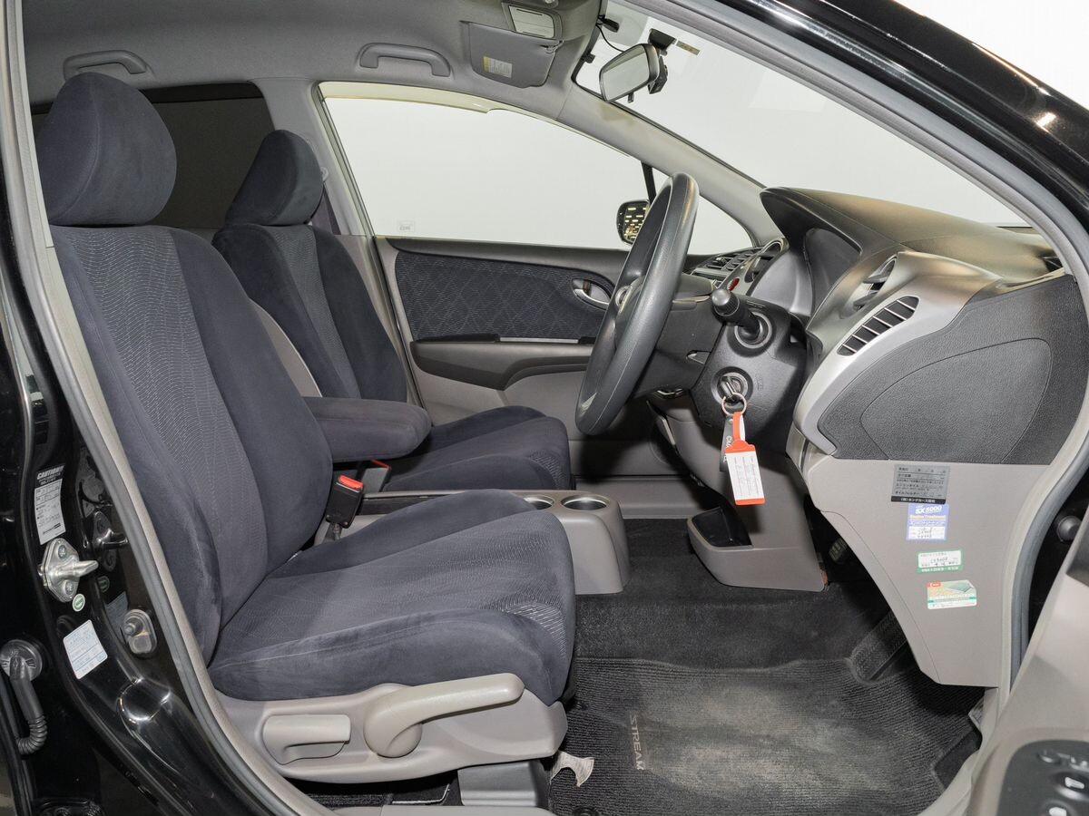 Honda Stream 2010 - фото автомобиля
