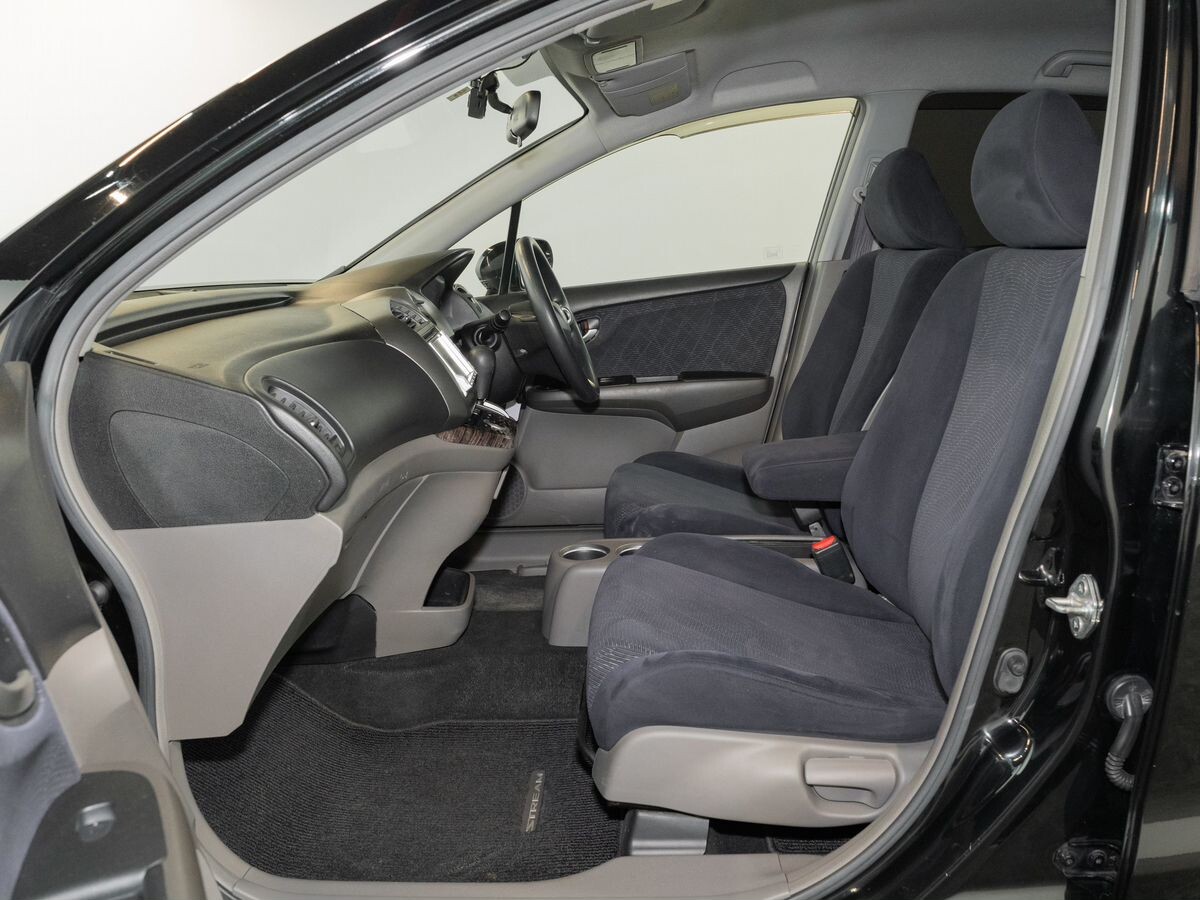 Honda Stream 2010 - фото автомобиля