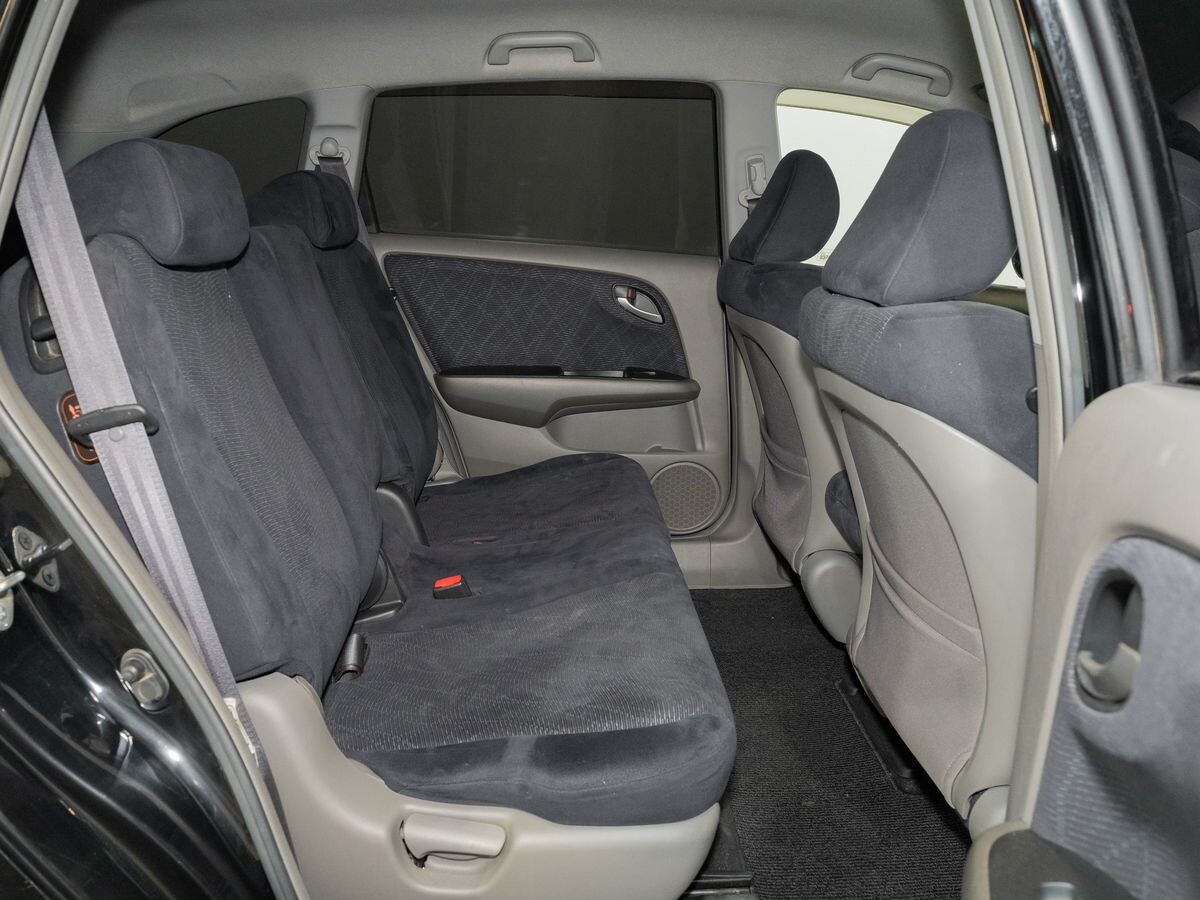 Honda Stream 2010 - фото автомобиля