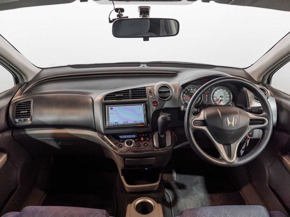 Honda Stream 2010 - фото автомобиля