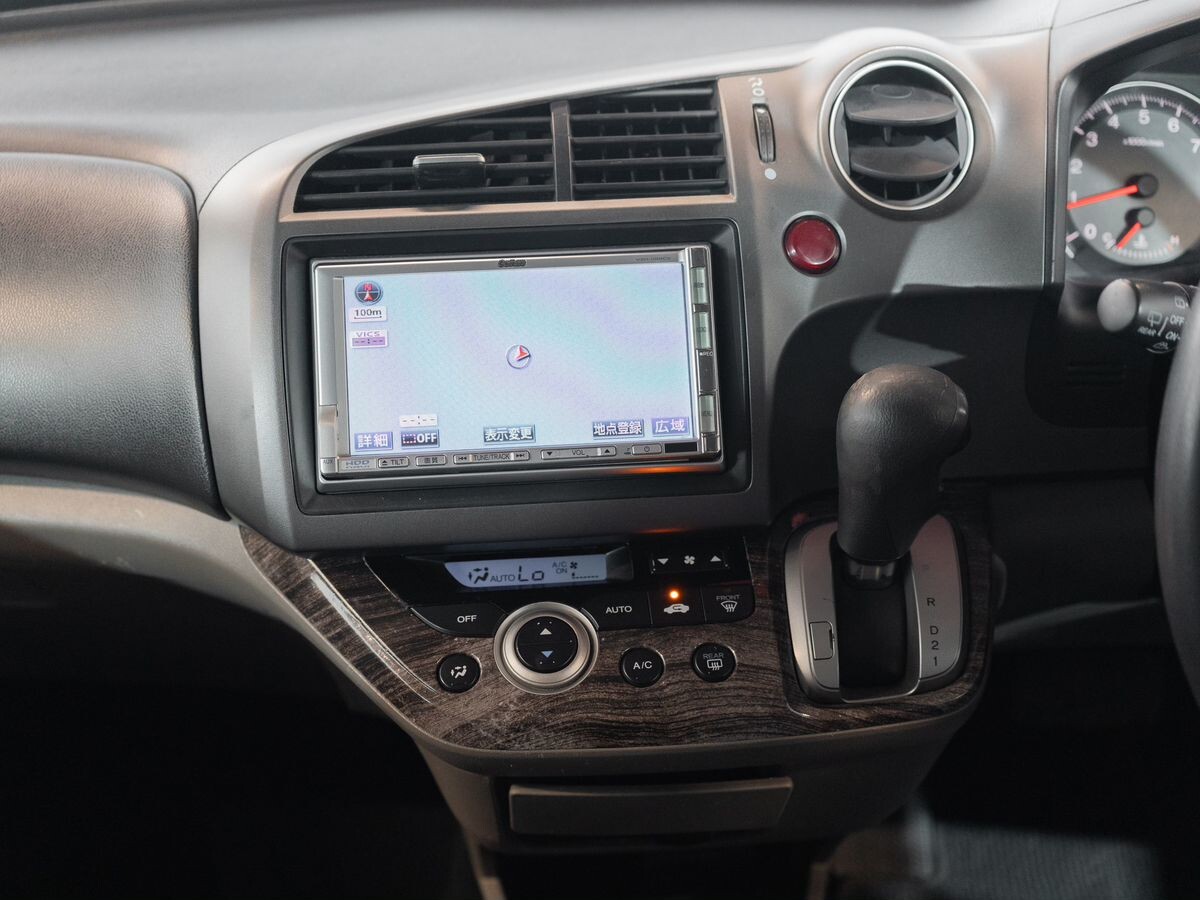 Honda Stream 2010 - фото автомобиля