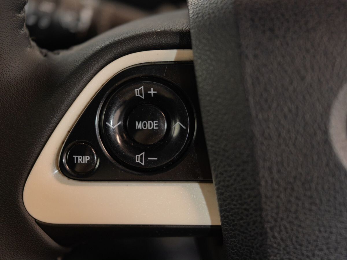 Toyota Prius 2016 - фото автомобиля