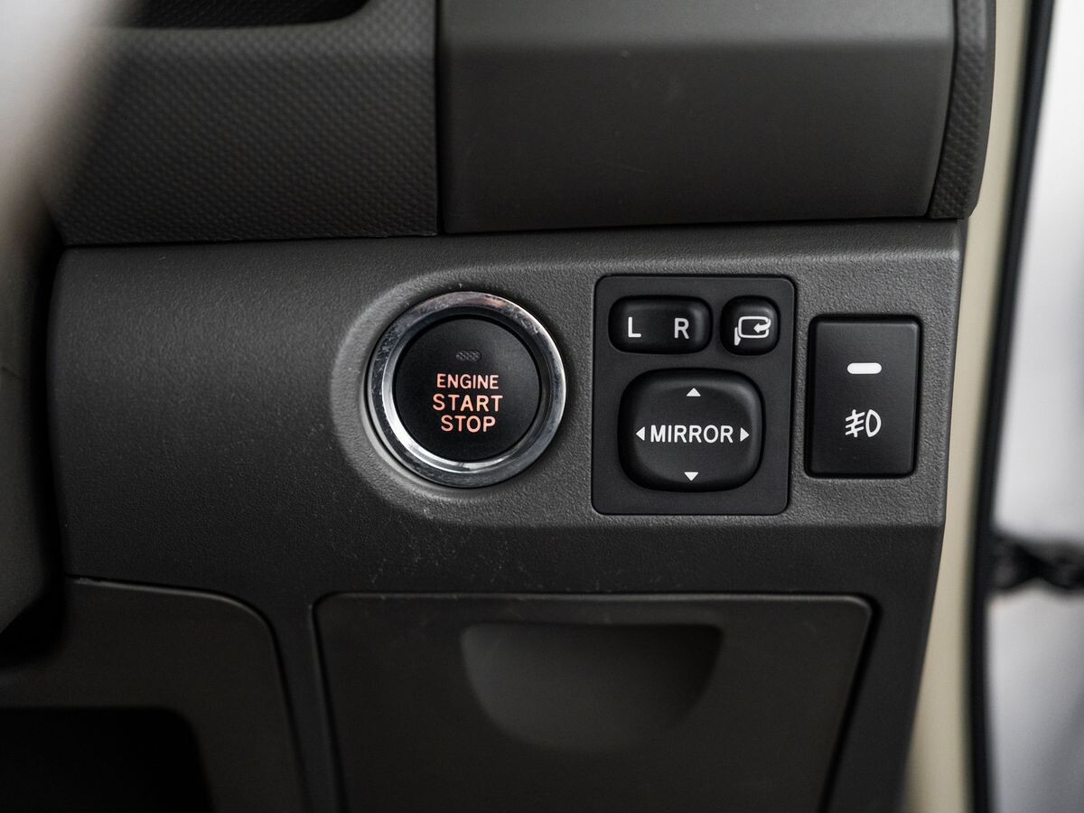 Toyota Vitz 2009 - фото автомобиля