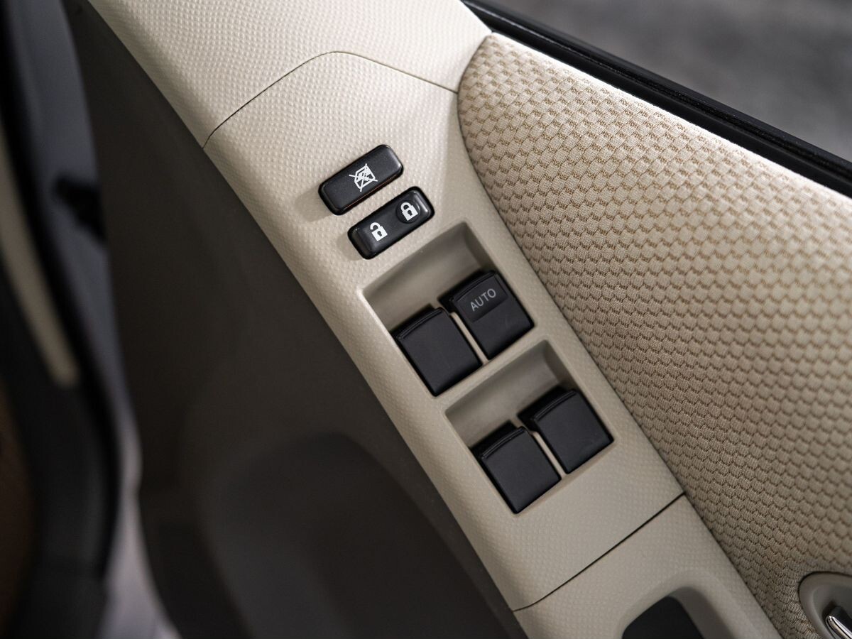 Toyota Vitz 2009 - фото автомобиля