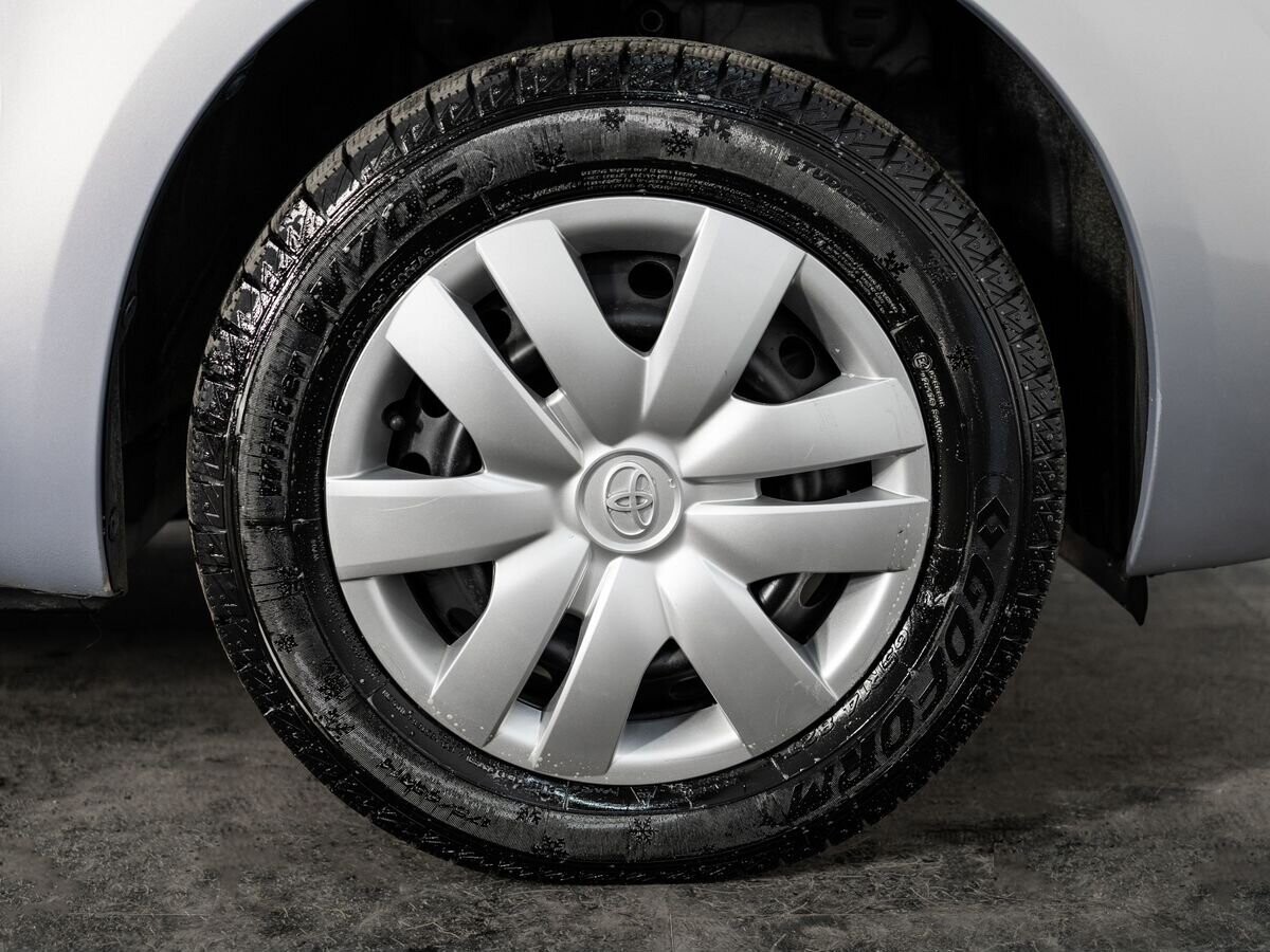 Toyota Vitz 2009 - фото автомобиля