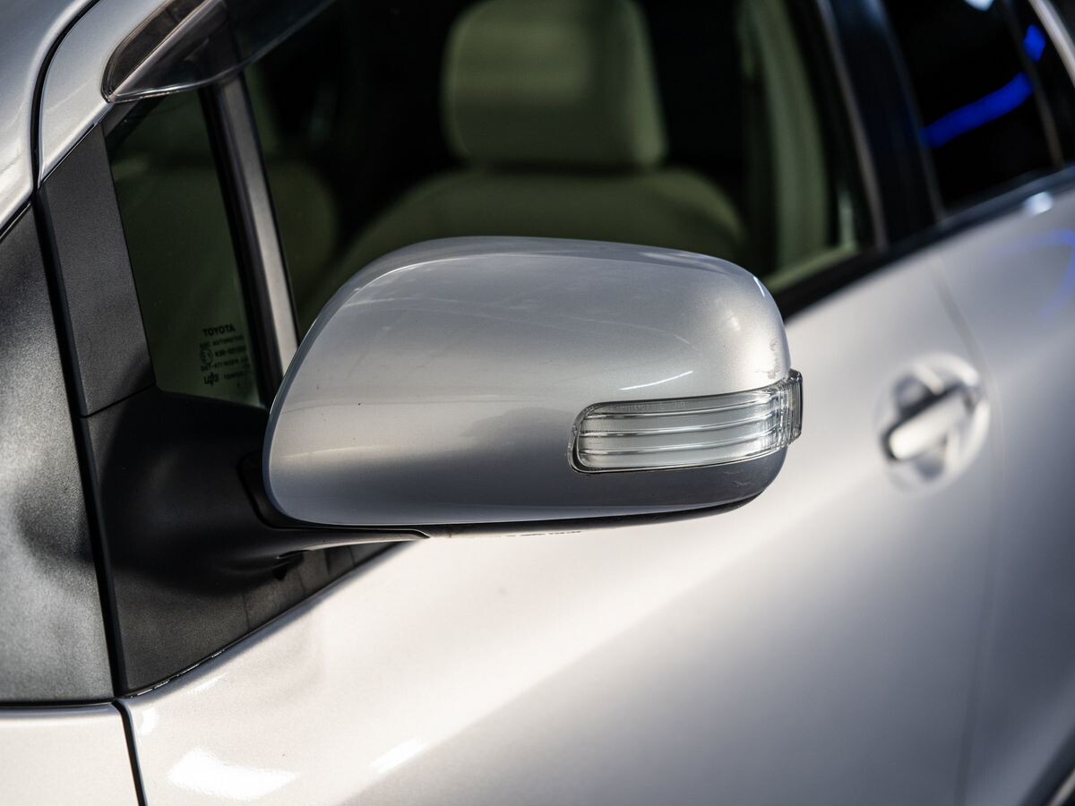 Toyota Vitz 2009 - фото автомобиля