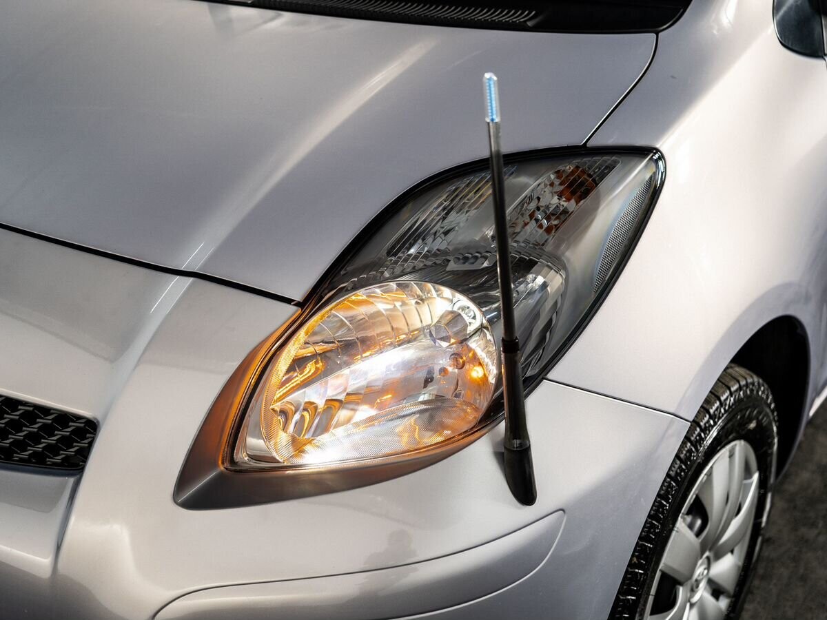 Toyota Vitz 2009 - фото автомобиля