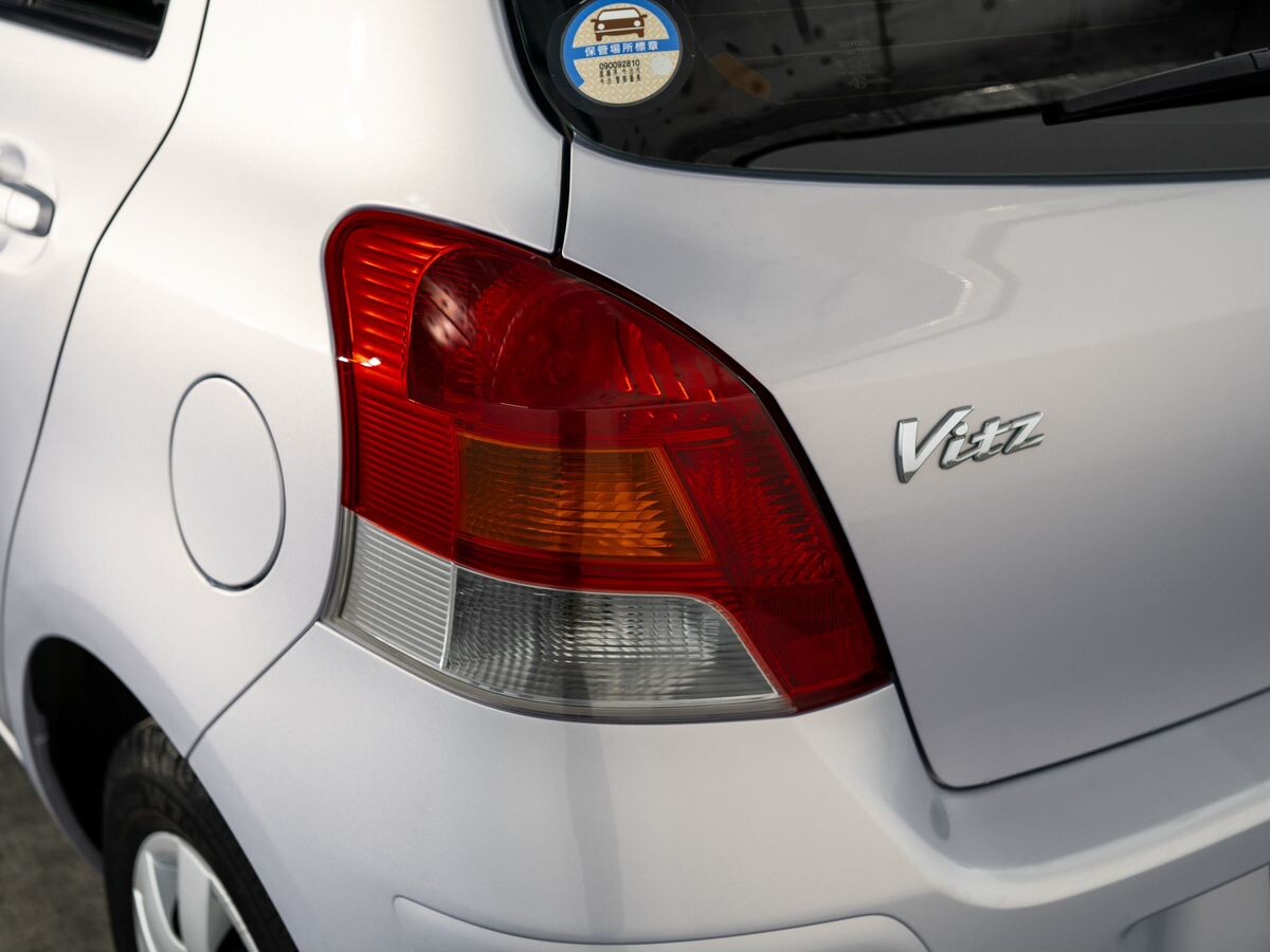 Toyota Vitz 2009 - фото автомобиля