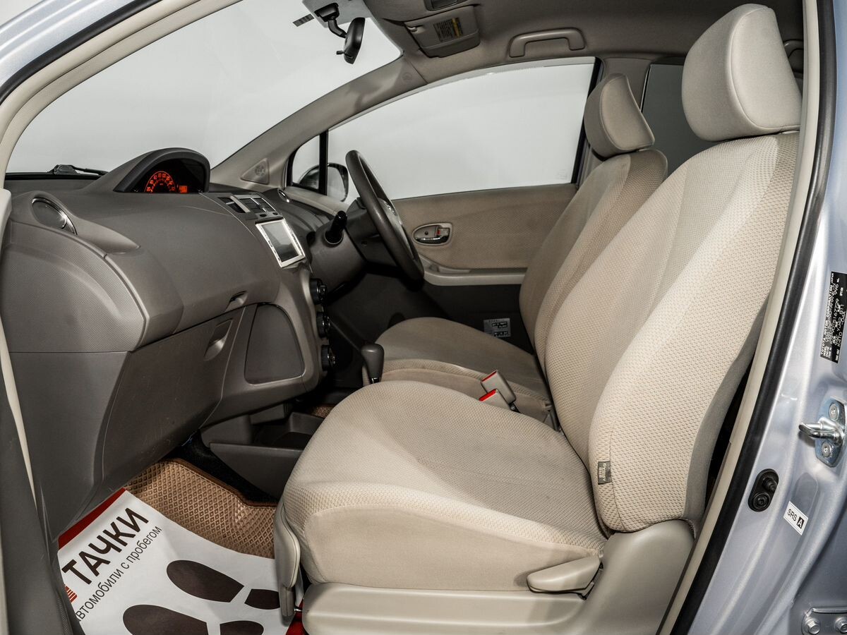 Toyota Vitz 2009 - фото автомобиля