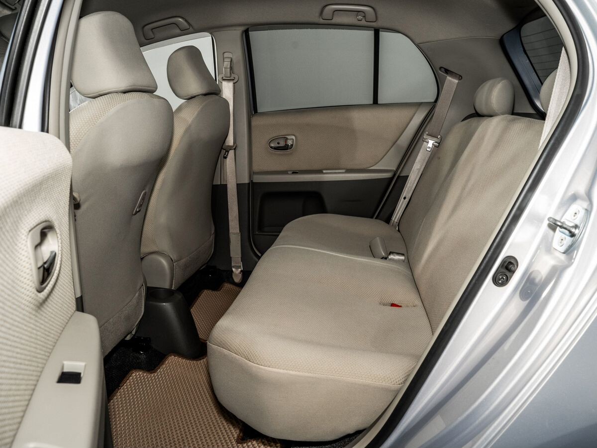 Toyota Vitz 2009 - фото автомобиля