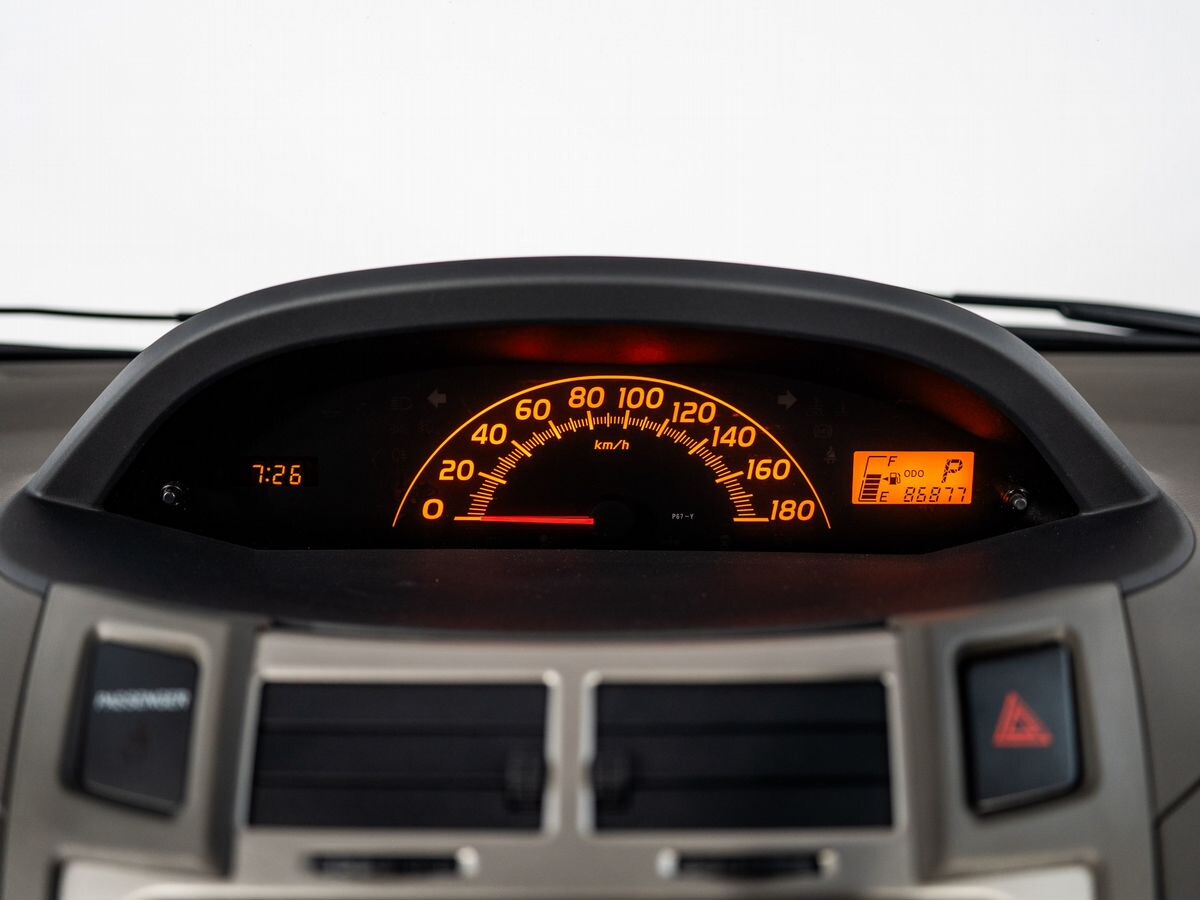 Toyota Vitz 2009 - фото автомобиля