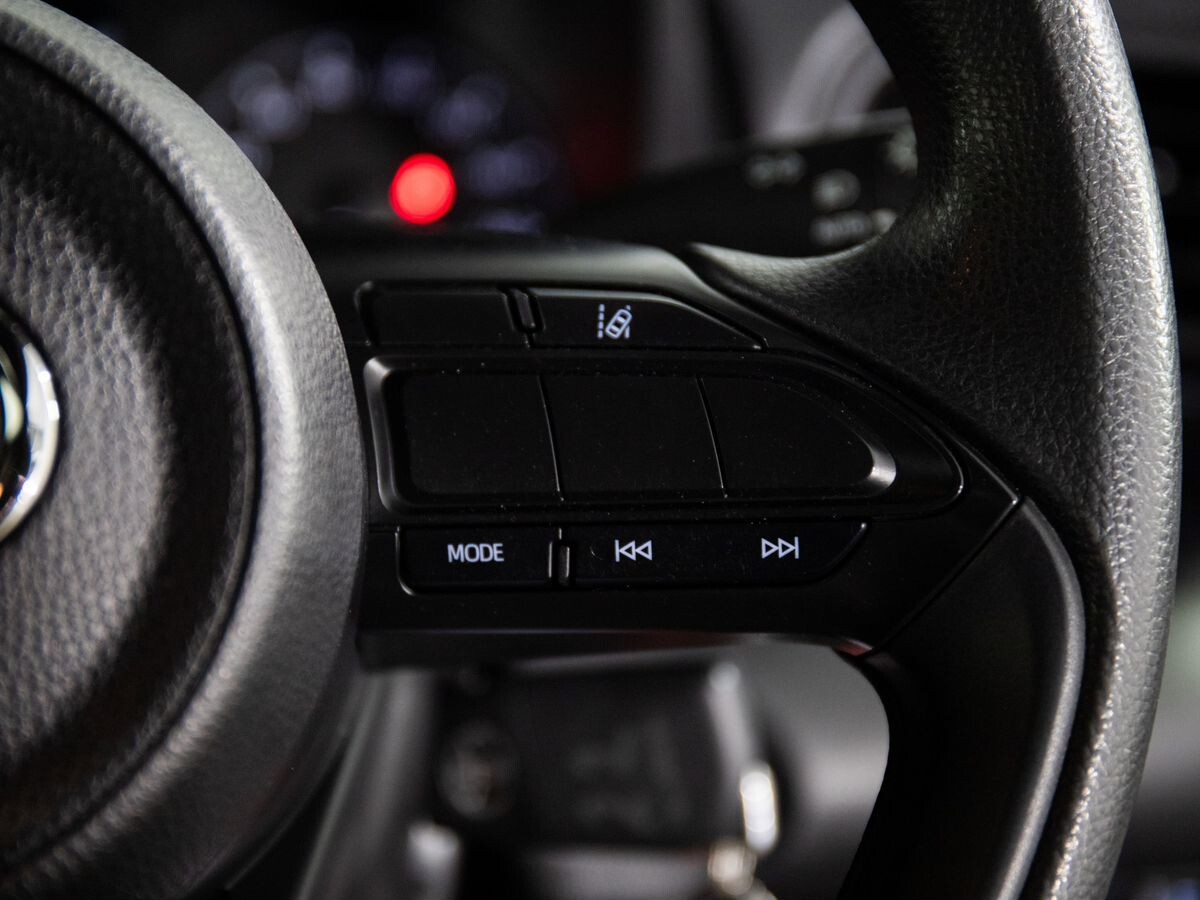 Toyota Yaris 2020 - фото автомобиля