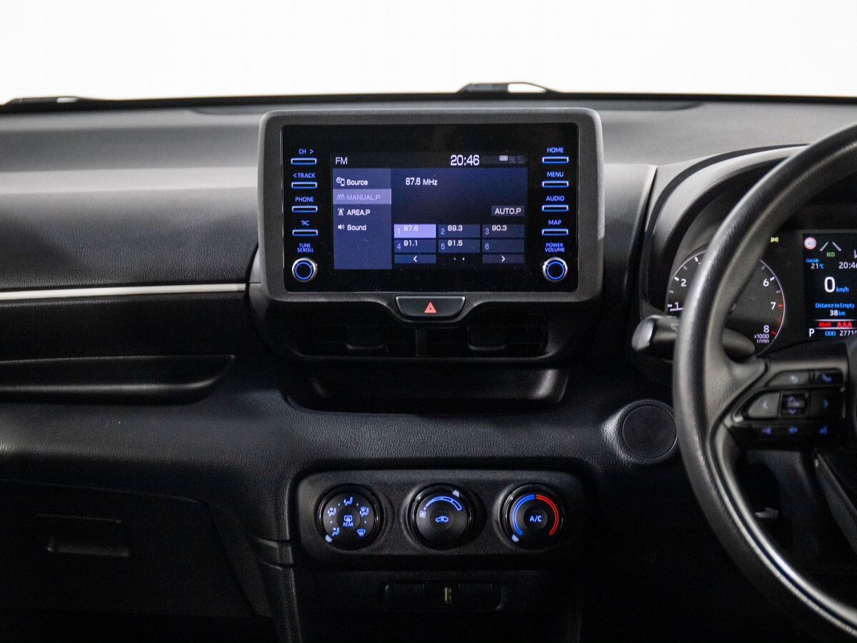 Toyota Yaris 2020 - фото автомобиля