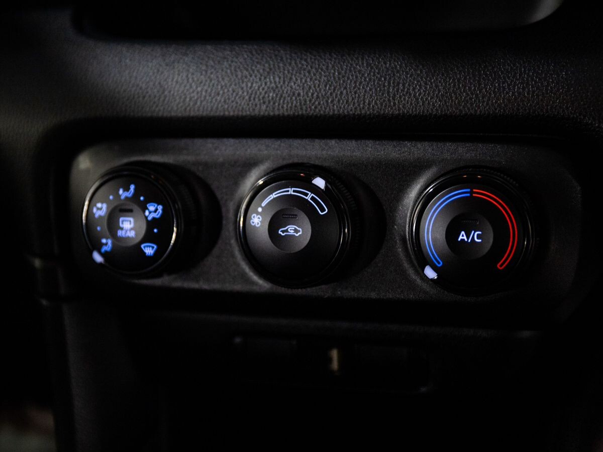 Toyota Yaris 2020 - фото автомобиля