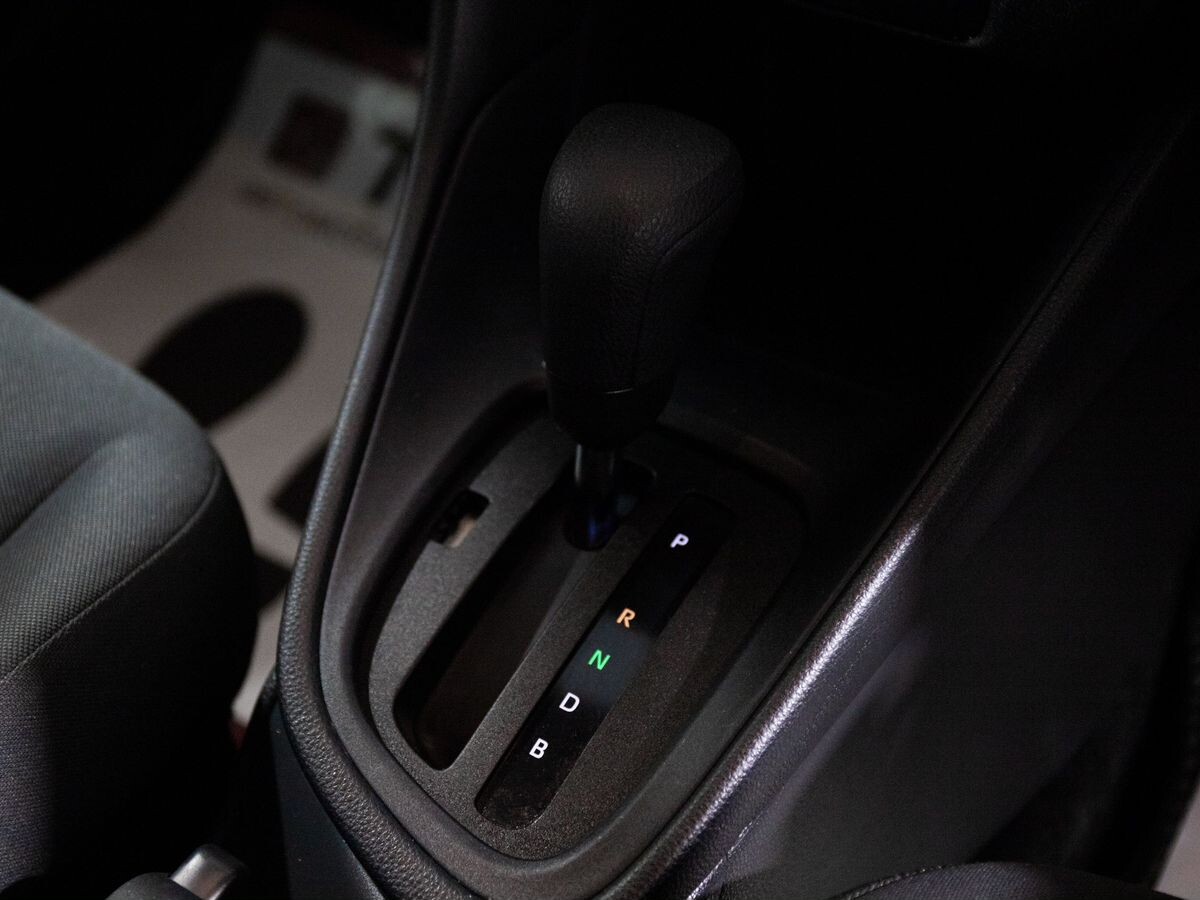 Toyota Yaris 2020 - фото автомобиля