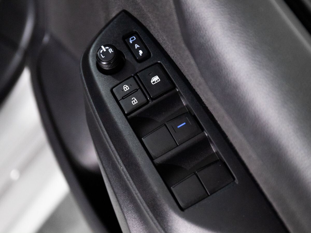 Toyota Yaris 2020 - фото автомобиля