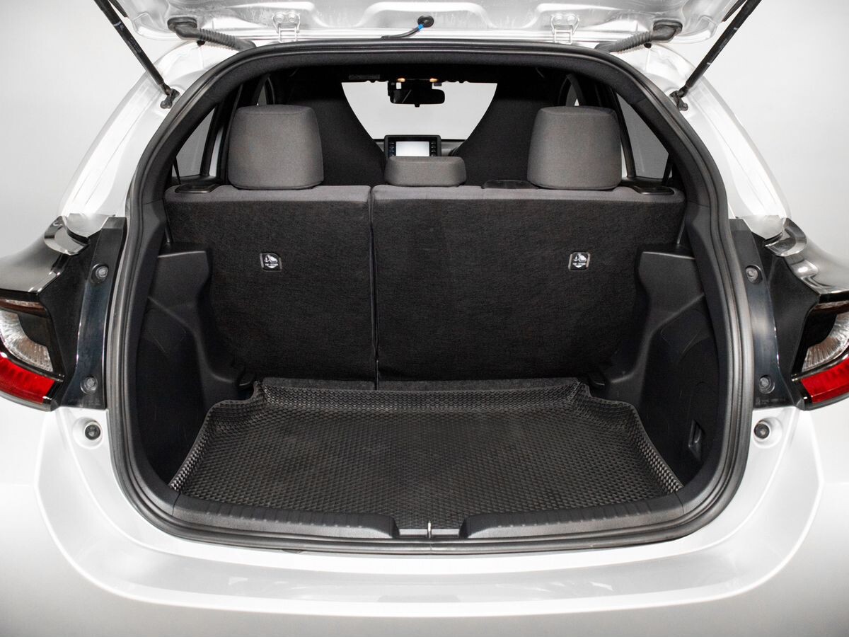 Toyota Yaris 2020 - фото автомобиля