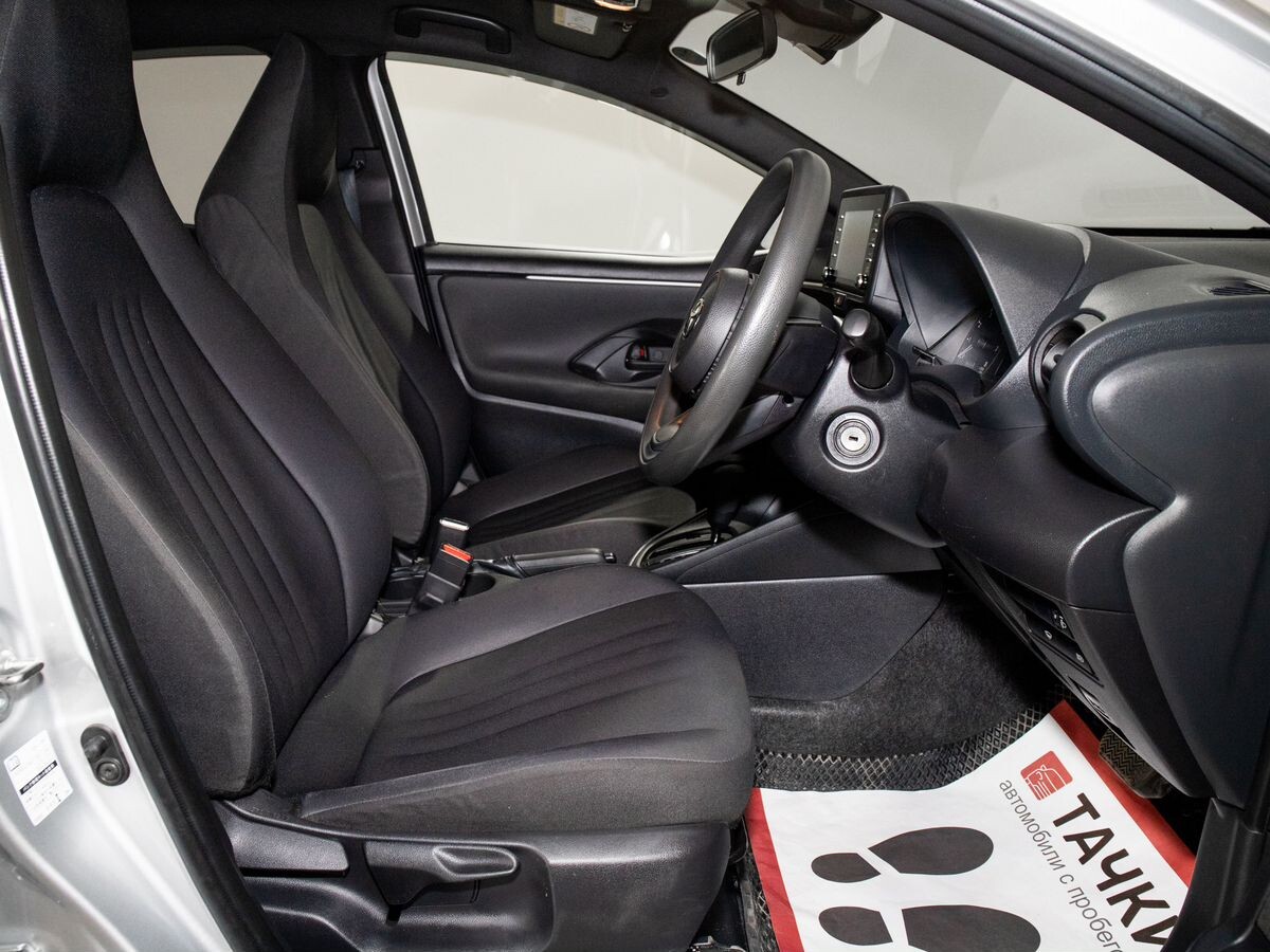 Toyota Yaris 2020 - фото автомобиля