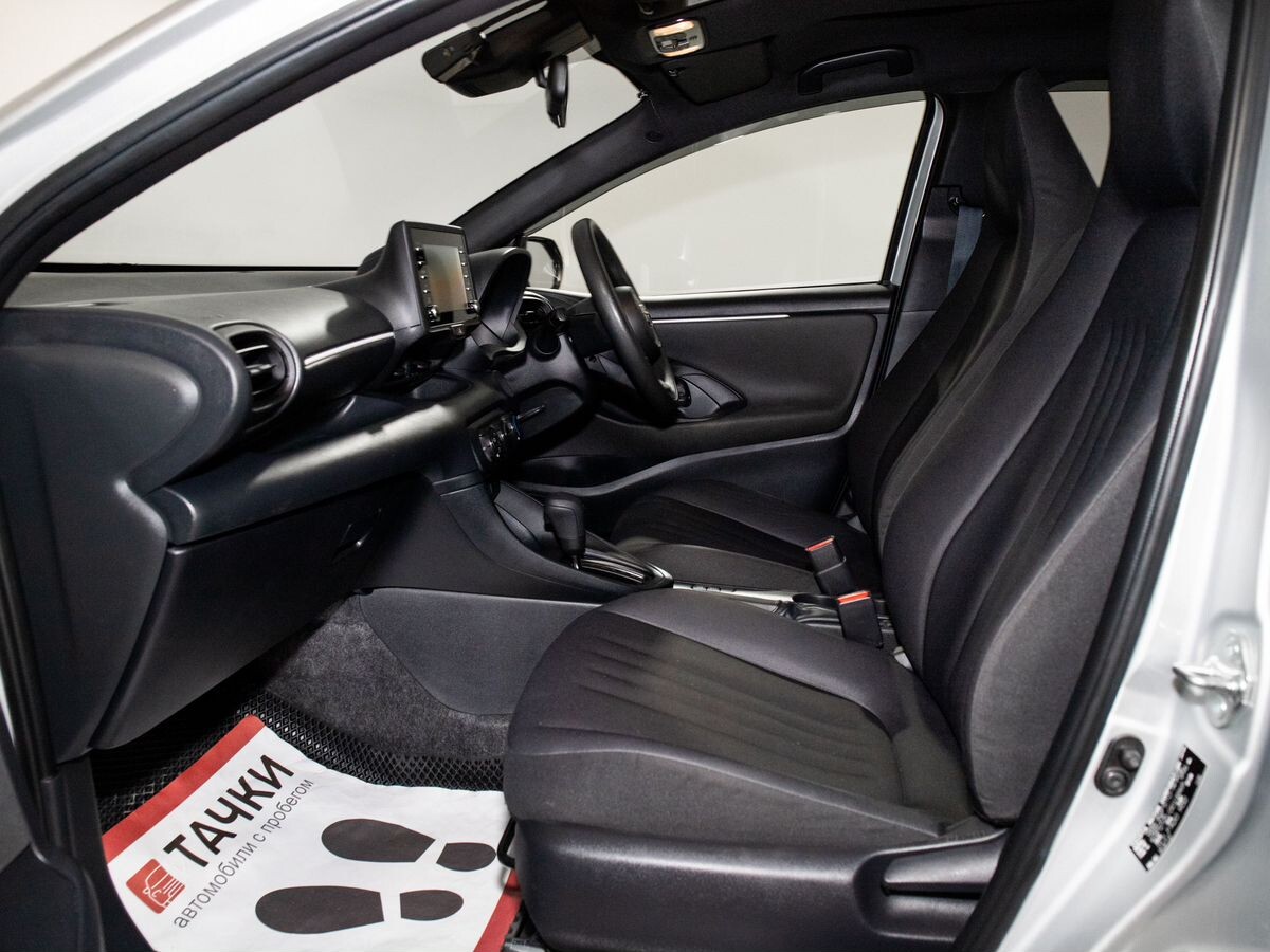 Toyota Yaris 2020 - фото автомобиля