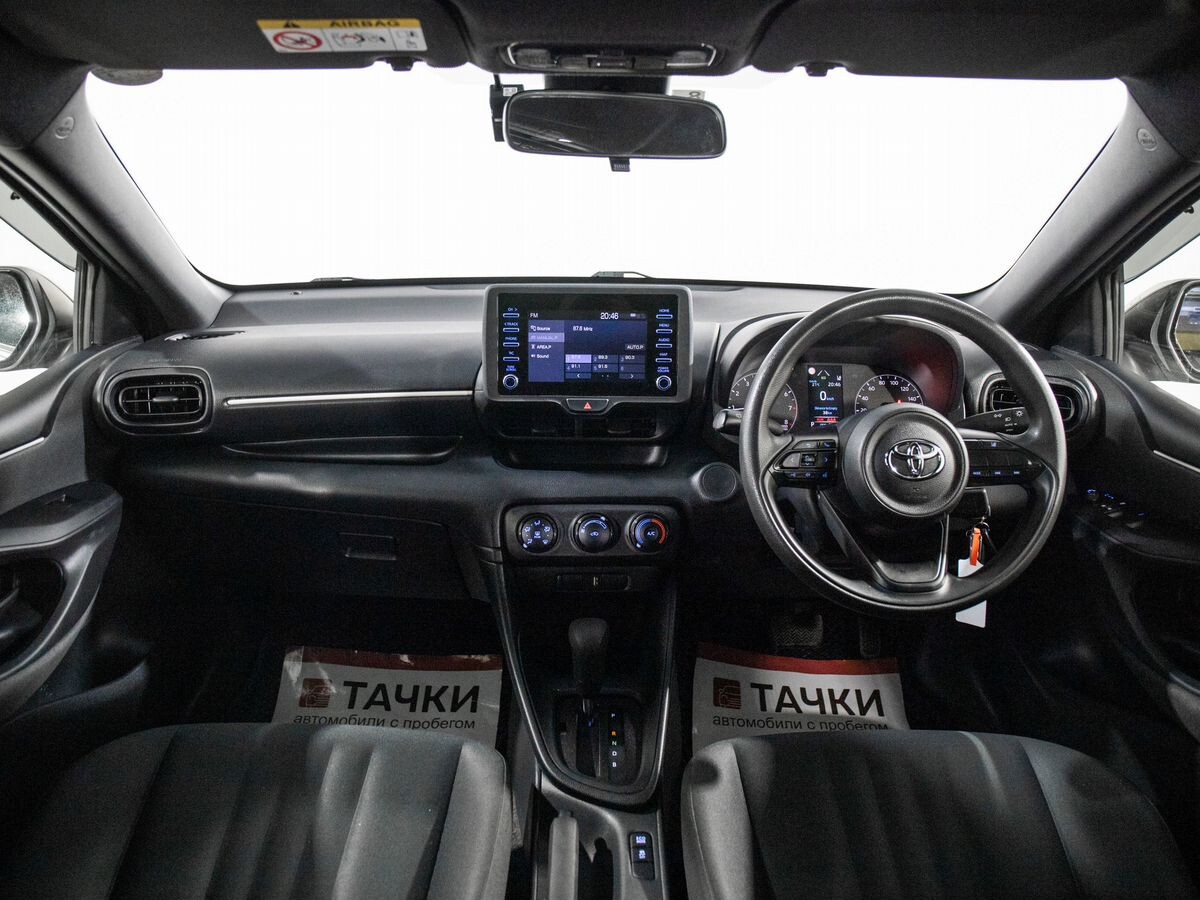 Toyota Yaris 2020 - фото автомобиля