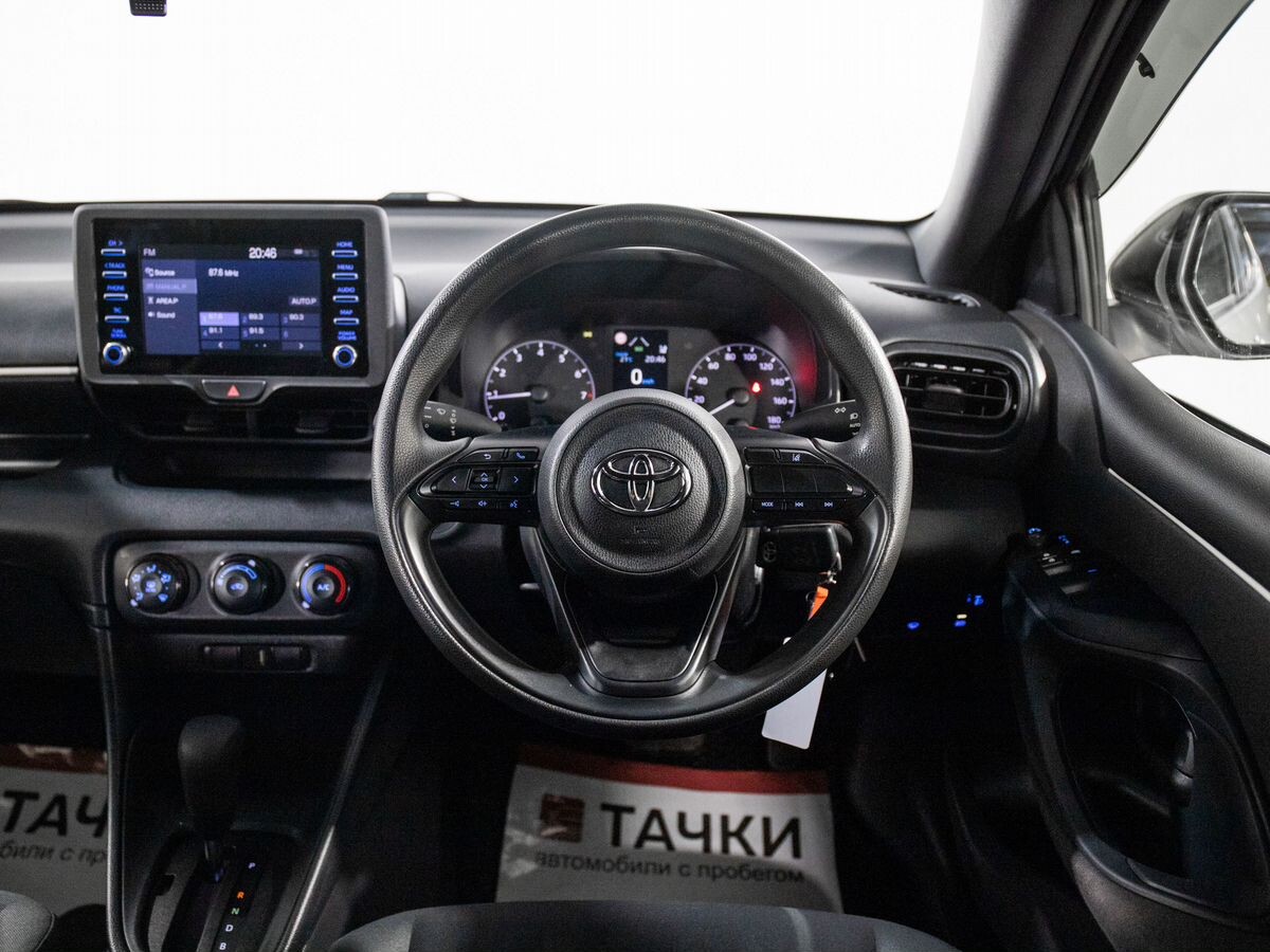 Toyota Yaris 2020 - фото автомобиля