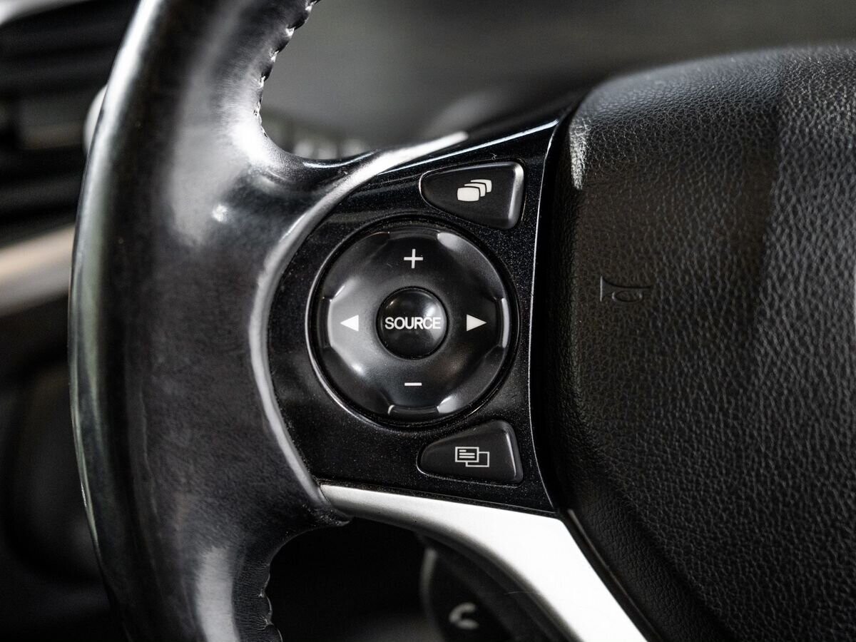 Honda Jade 2015 - фото автомобиля