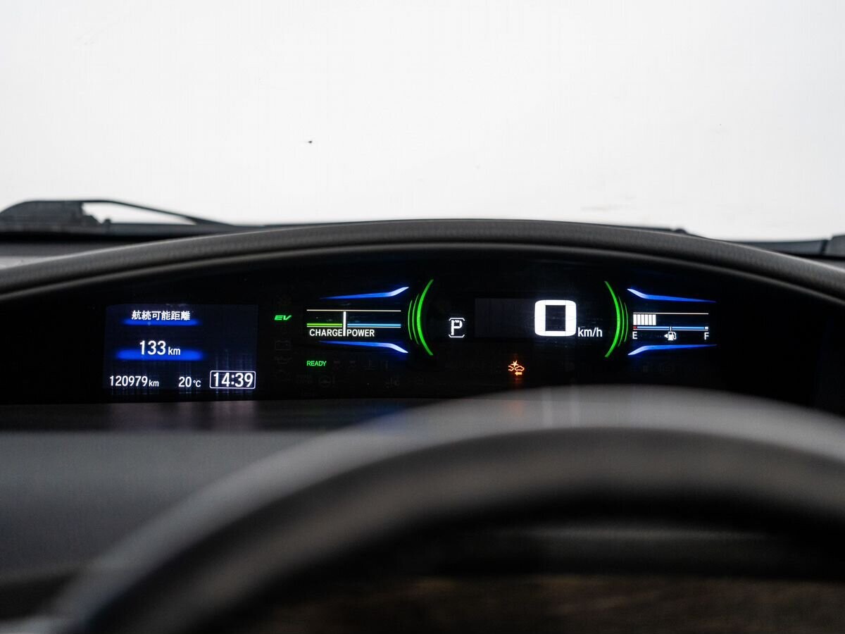 Honda Jade 2015 - фото автомобиля