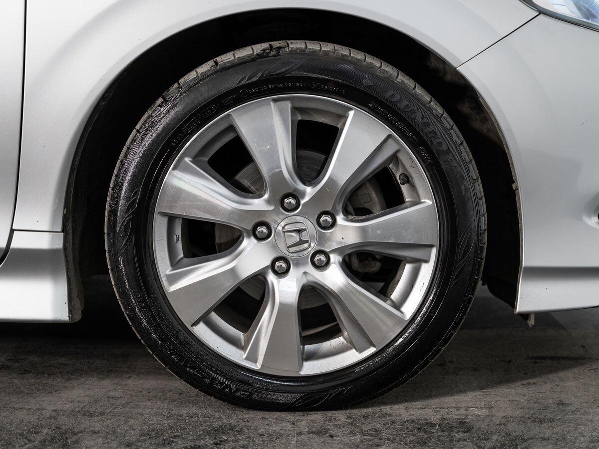 Honda Jade 2015 - фото автомобиля