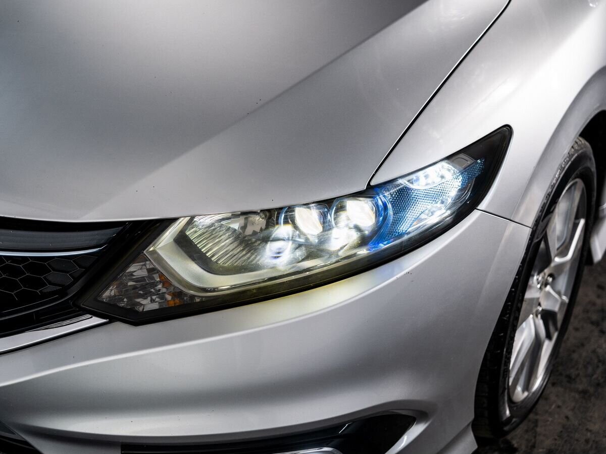 Honda Jade 2015 - фото автомобиля