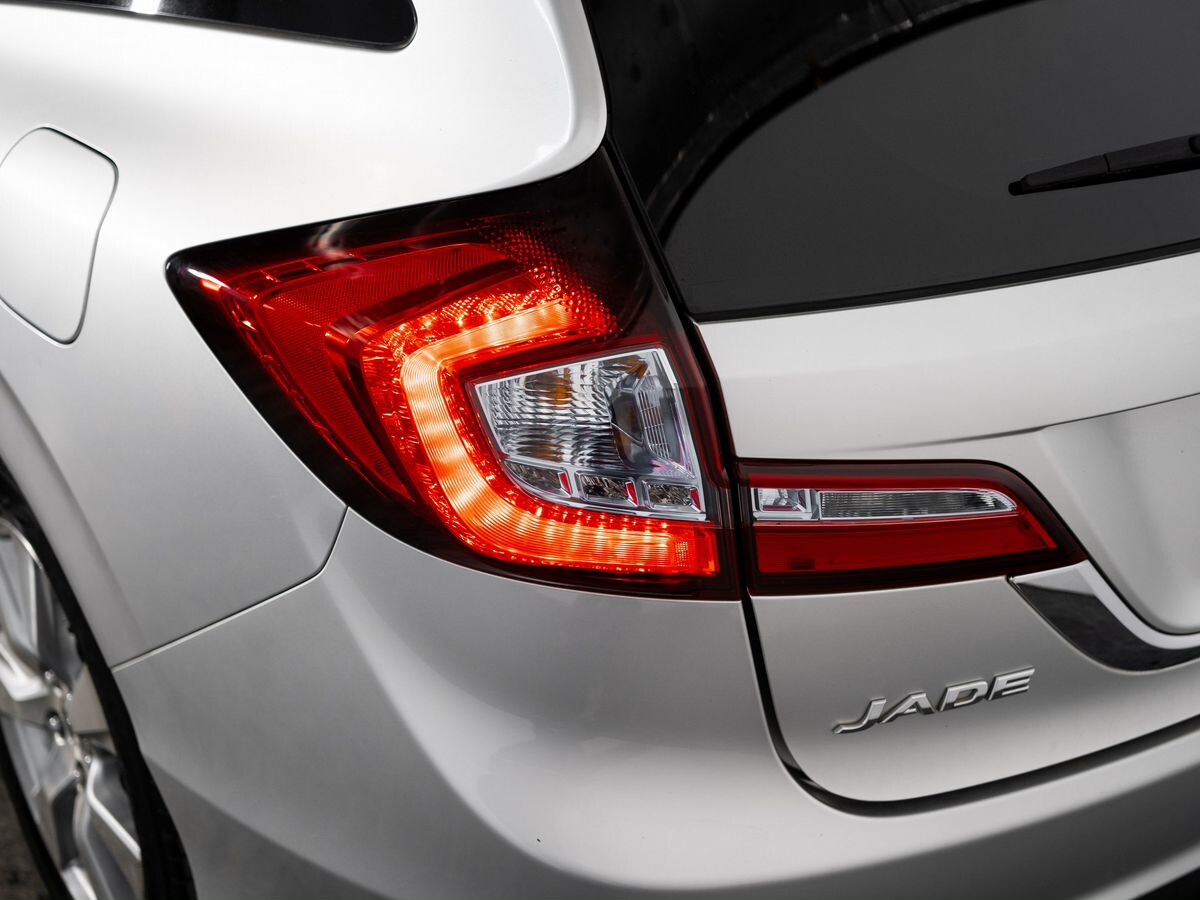 Honda Jade 2015 - фото автомобиля