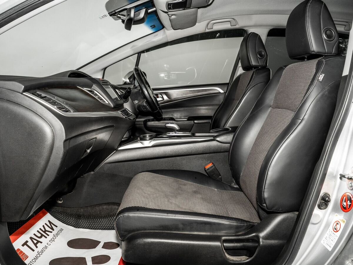 Honda Jade 2015 - фото автомобиля