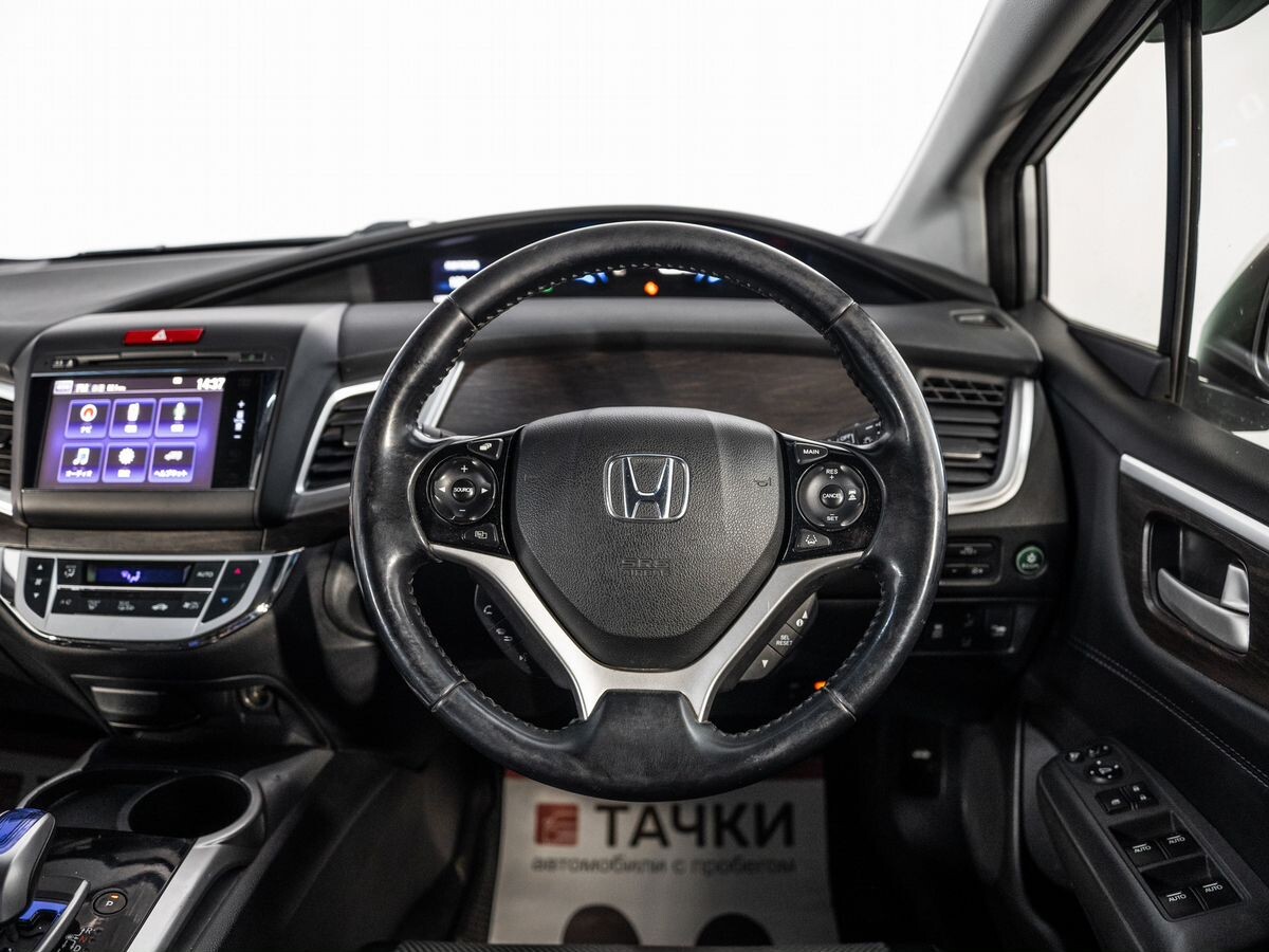 Honda Jade 2015 - фото автомобиля