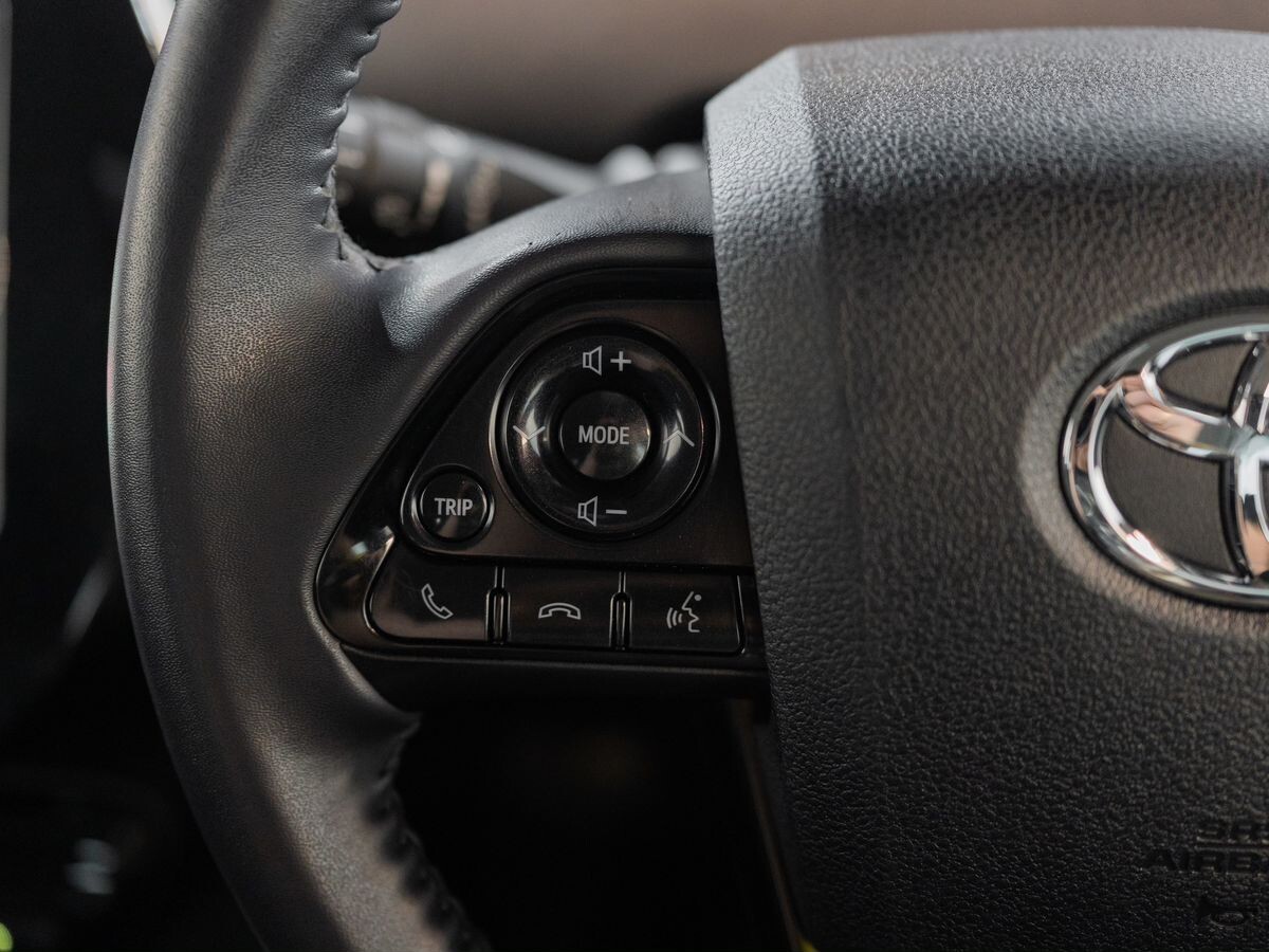 Toyota Prius 2019 - фото автомобиля