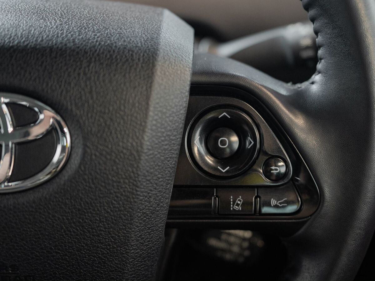 Toyota Prius 2019 - фото автомобиля