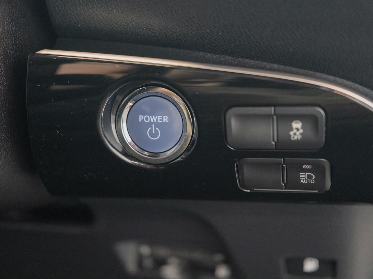 Toyota Prius 2019 - фото автомобиля