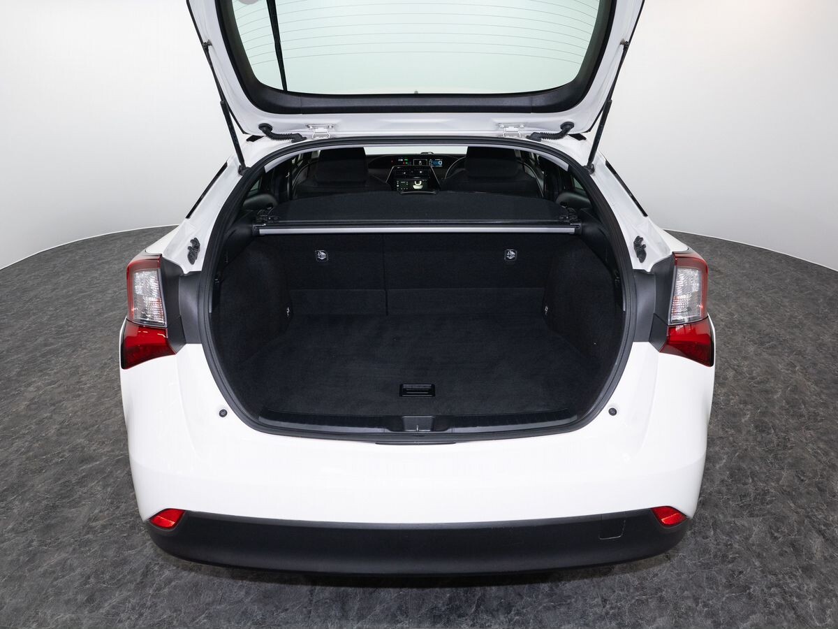 Toyota Prius 2019 - фото автомобиля