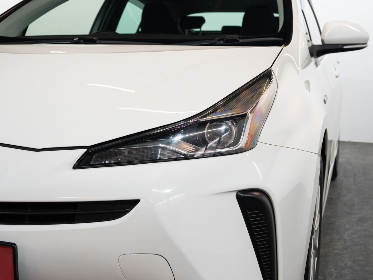 Toyota Prius 2019 - фото автомобиля