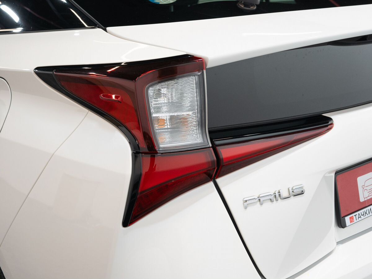 Toyota Prius 2019 - фото автомобиля