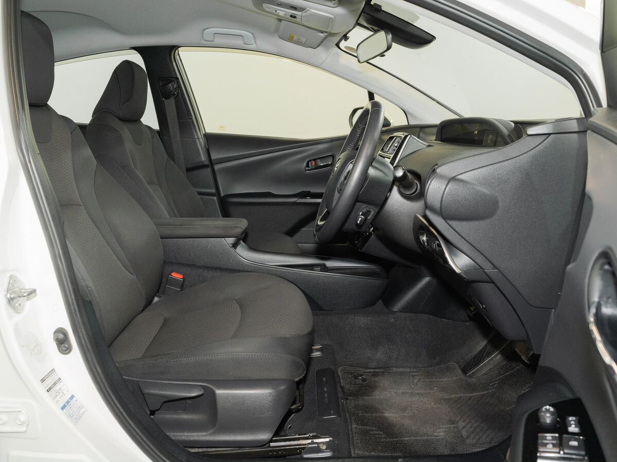 Toyota Prius 2019 - фото автомобиля